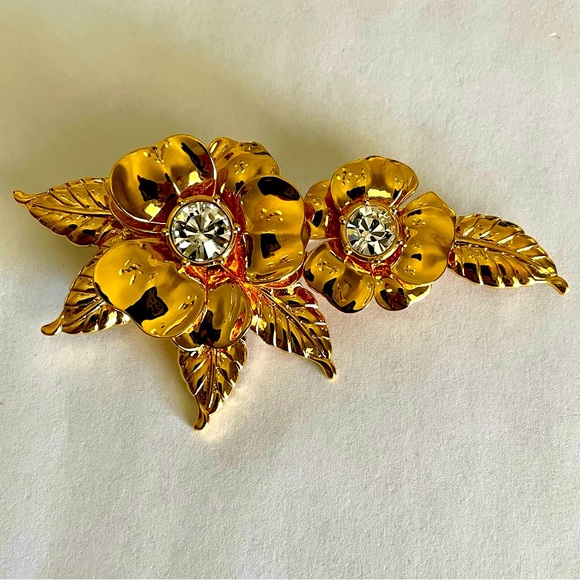 Joan Rivers Jewelry - Vintage Large Joan Rivers Gold Plate and Swarovski Crystal Floral Brooch NOS